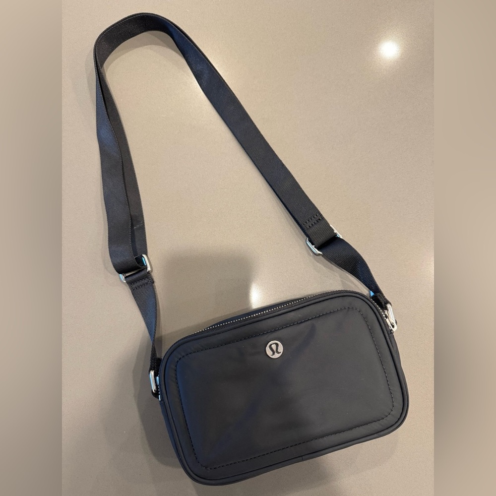 Lululemon Crossbody Camera Bag 2L